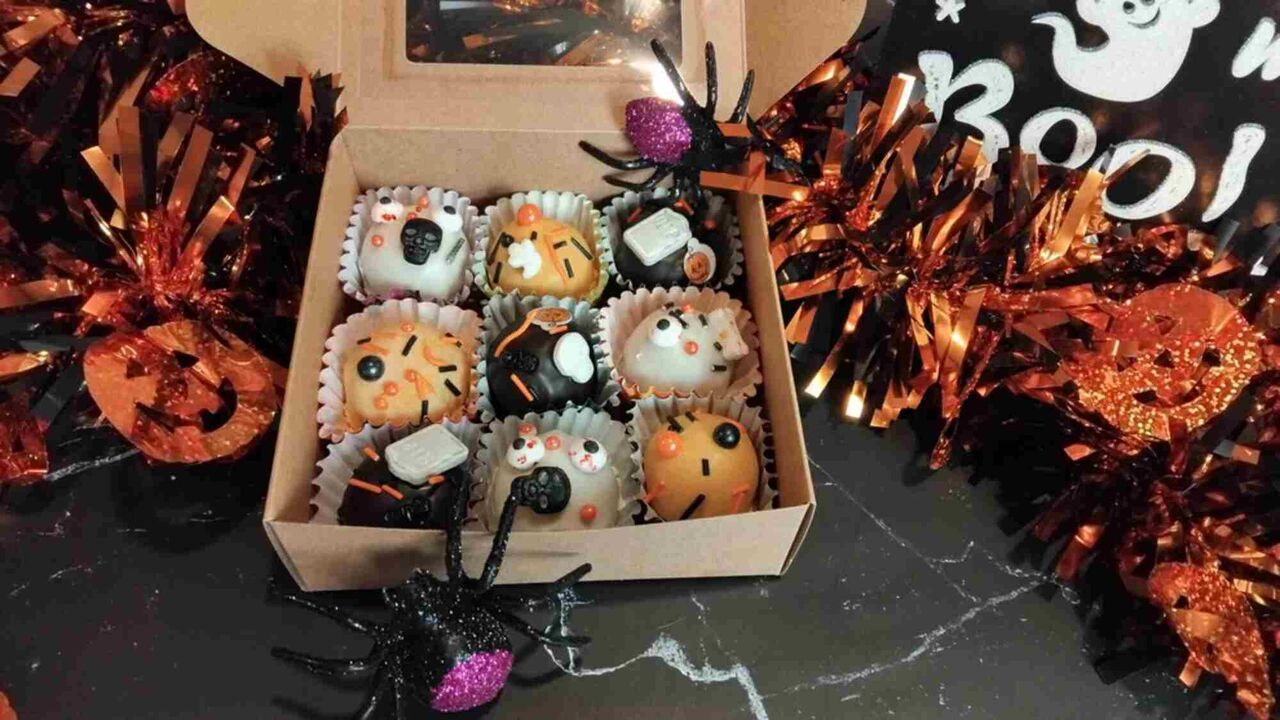 New York, Food, USD 26,  Halloween Oat Ball Gift Box &ndash; Healthy Halloween Treats For Kids
