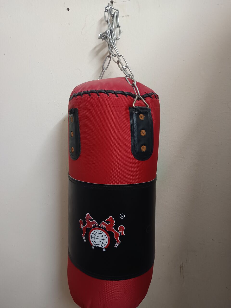 Riyadh, Sporting Goods, SAR 200,  🥊 BOXING SET FOR SALE – USED 🔥 Punching Bag + Boxing Gloves 🔥