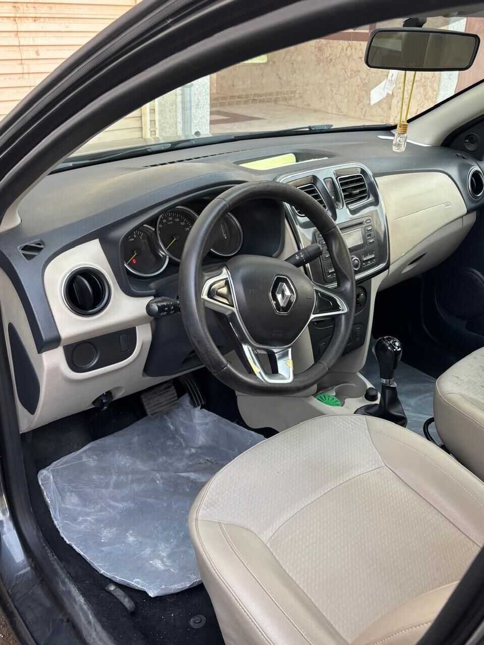 Riyadh, Vehicles, Cars & Trucks , SAR 20000,  Renault Symbol,  2021,  Automatic,  101000 KM,  Dark Gray Color, Valid Pass And Registration.