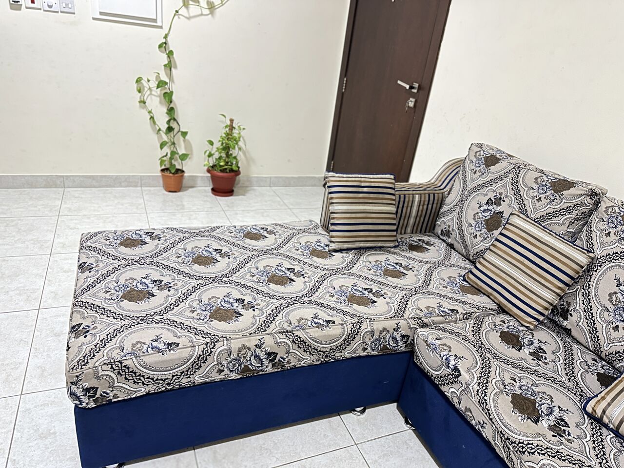 Manama, Furniture, BHD 55,  Sofa And Central Table For Sell
