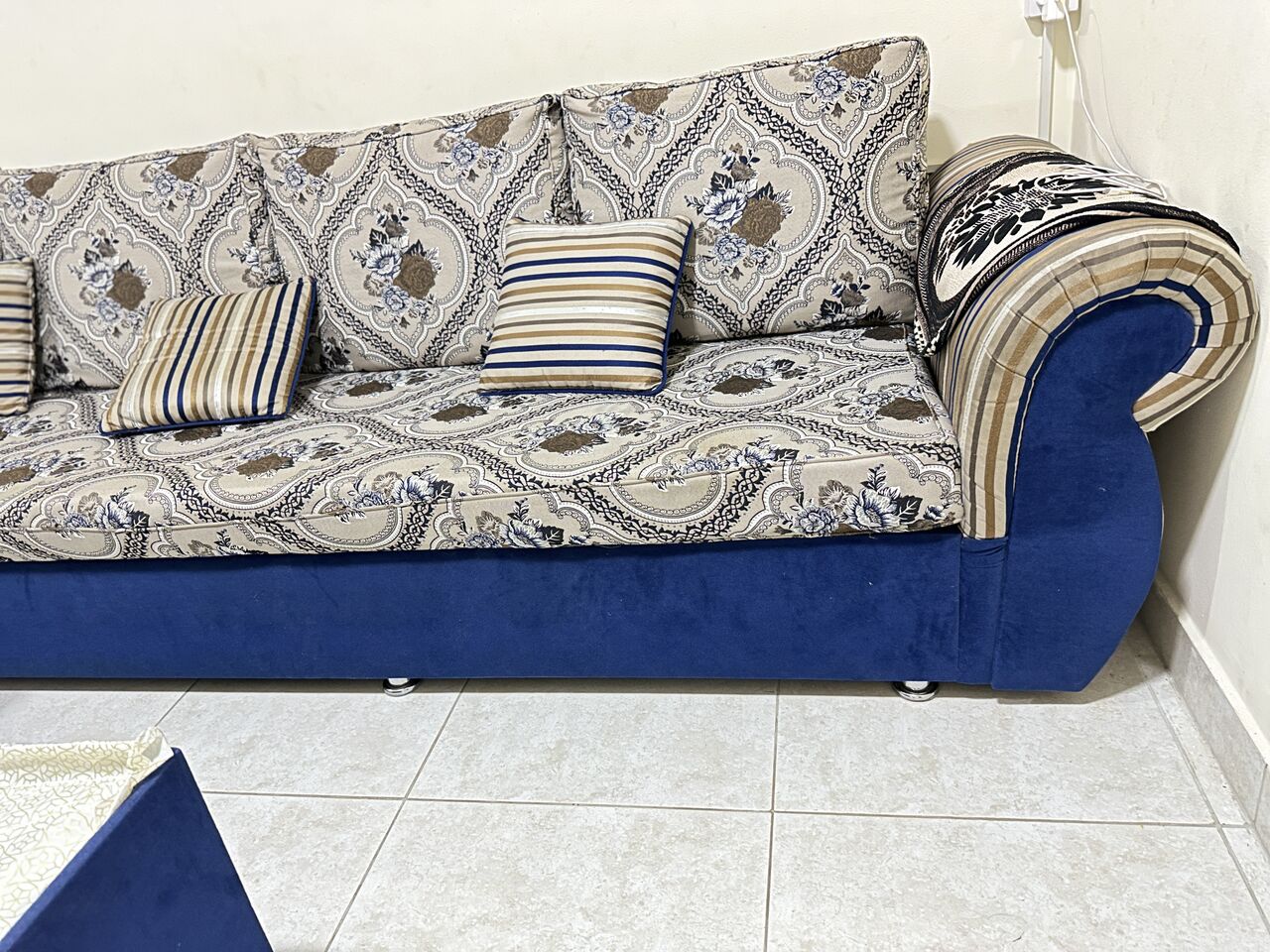 Manama, Furniture, BHD 55,  Sofa And Central Table For Sell