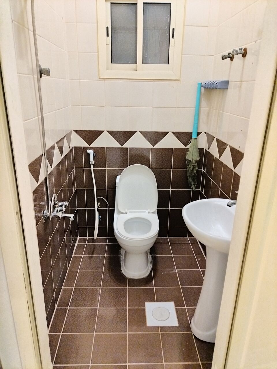 Khobar, Apartments, Flats, Houses & Villas, SAR 18000/year,  2 BR,  Family Apartment For Rent (Two Rooms, Hall, Bathrooms, Kitchen, First Floor