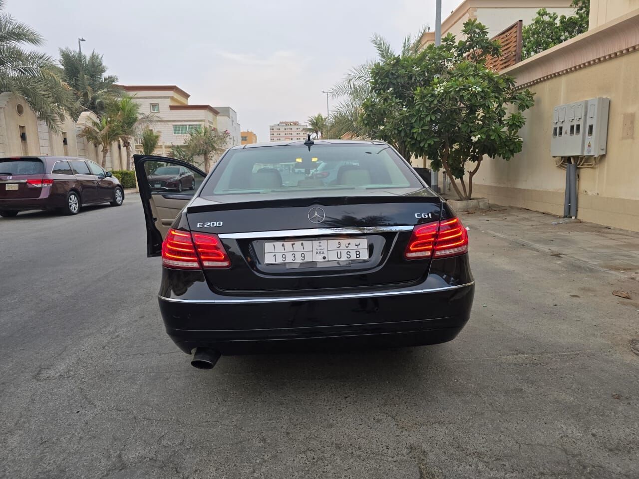 Jeddah, Vehicles, Cars & Trucks , SAR 32000,  Mercedes-Benz E-Class,  2011,  Automatic,  320000 KM,  Mercedes Benz 4 Cylinders Panoramic Roof