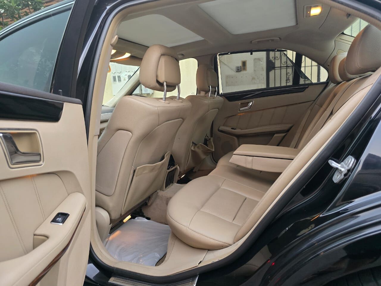 Jeddah, Vehicles, Cars & Trucks , SAR 32000,  Mercedes-Benz E-Class,  2011,  Automatic,  320000 KM,  Mercedes Benz 4 Cylinders Panoramic Roof