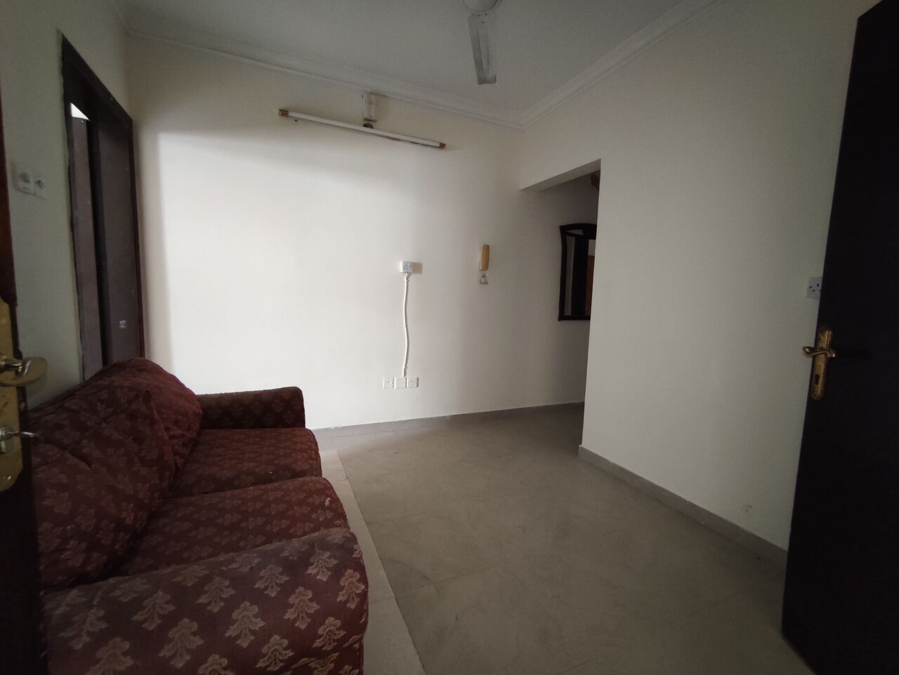 Salmaniya, Apartments, Flats, Houses & Villas, BHD 140/year,  2 BR,  Salmaniya:- 2Bhk Unfurnished Flat On Rent..