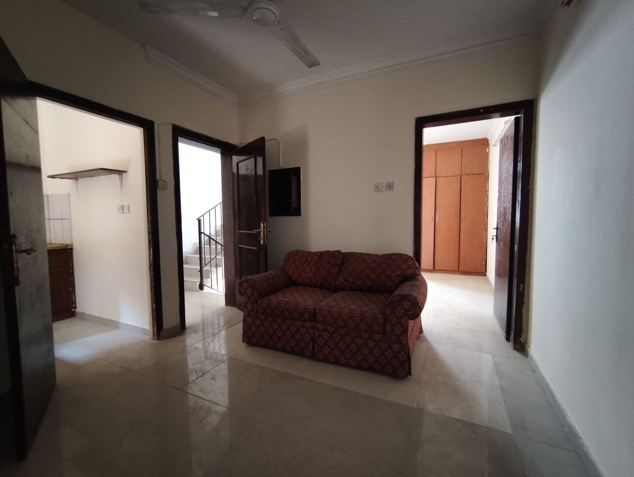 Salmaniya, Apartments, Flats, Houses & Villas, BHD 140/year,  2 BR,  Salmaniya:- 2Bhk Unfurnished Flat On Rent..