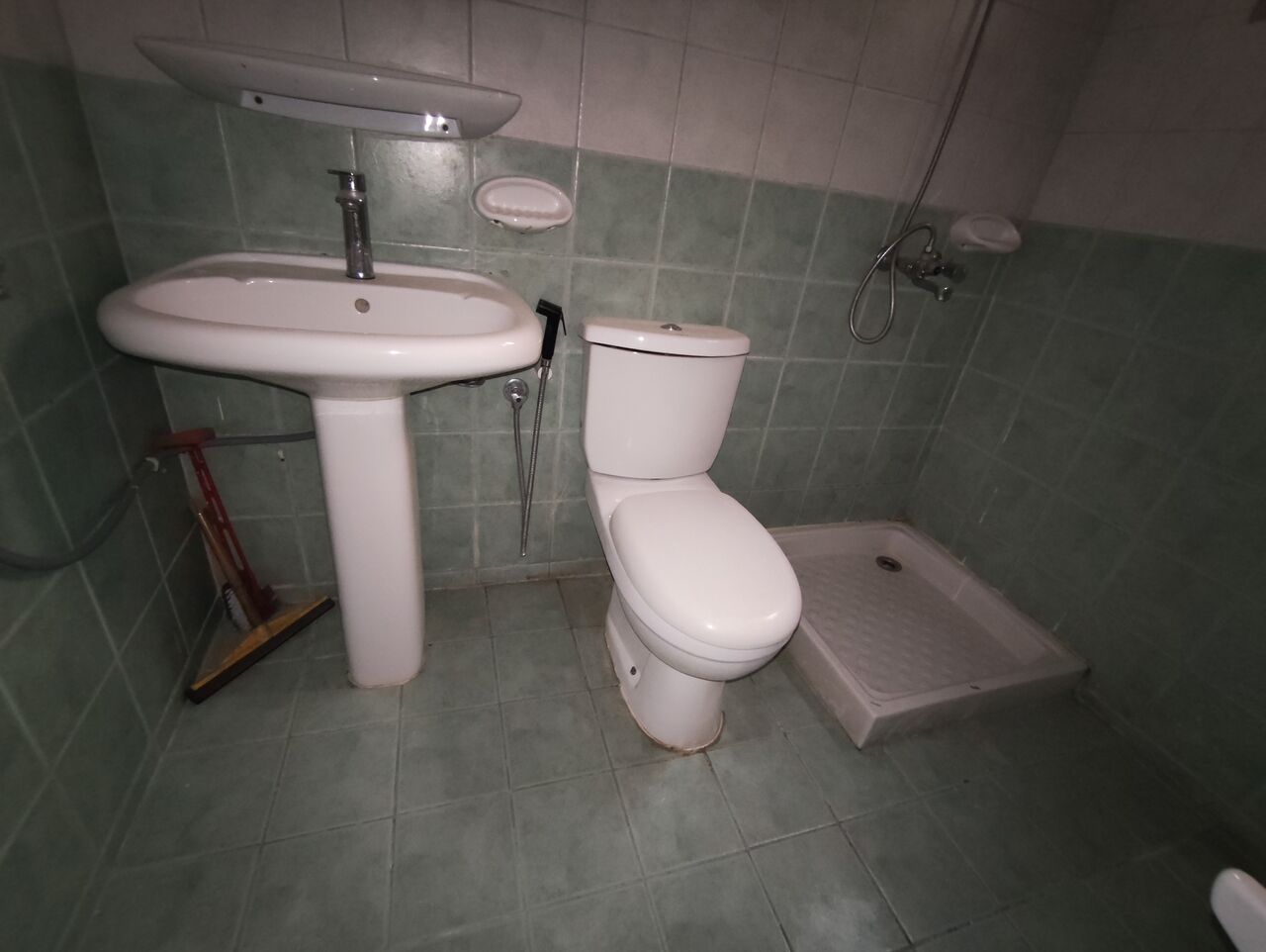 Salmaniya, Apartments, Flats, Houses & Villas, BHD 140/year,  2 BR,  Salmaniya:- 2Bhk Unfurnished Flat On Rent..