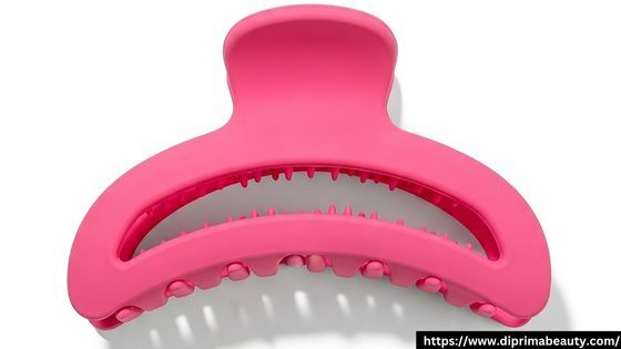 New York, Beautician, Trendy Hair Clamps To Create Beautiful Looks