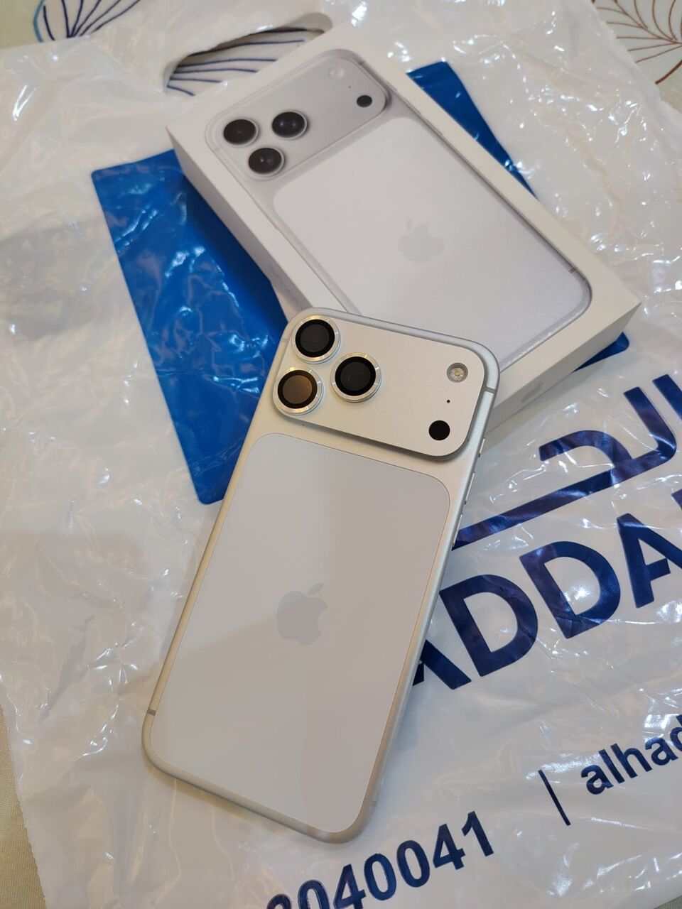 Jeddah, Mobile Phones, SAR 5700,  IPhone 17 Pro Max 512GB Silver. FOR SALE - LIKE NEW
