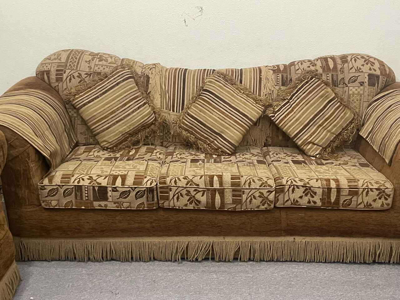Al Aziziyah, Furniture, SAR 250,  Royal Sofa Set 9 Seater And Imperial Square Table