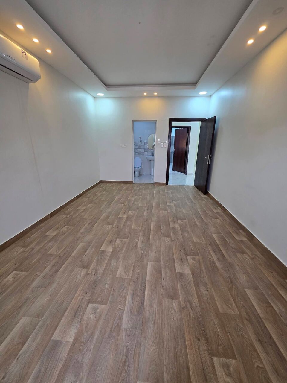 Khobar, Apartments, Flats, Houses & Villas, 2 BR,  🏠✨ NEARLY NEW & BEAUTIFUL 2-BEDROOM FAMILY APARTMENT | 2 SPLIT A/Cs | ELEVATOR | ONLY 2 Y