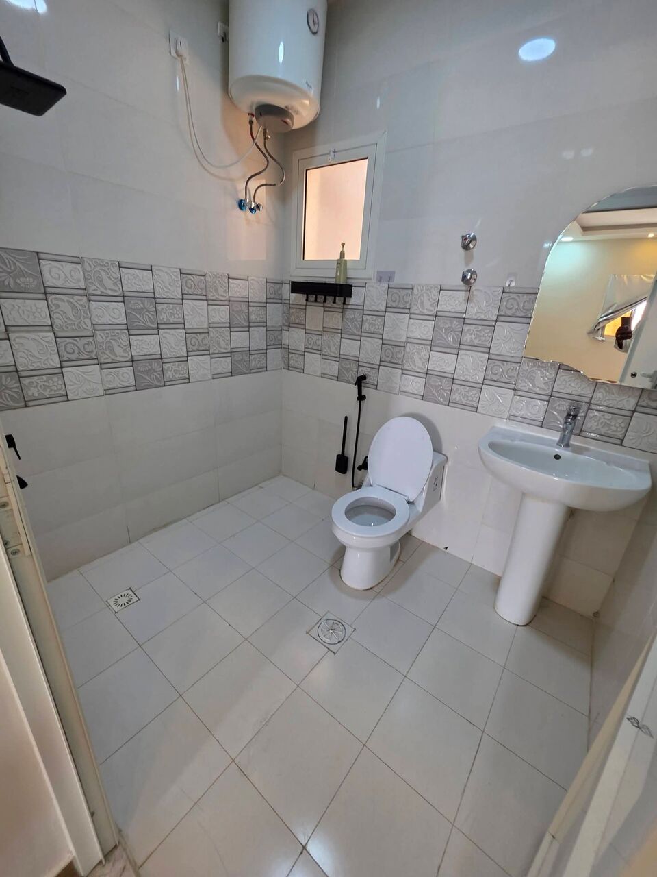 Khobar, Apartments, Flats, Houses & Villas, 2 BR,  🏠✨ NEARLY NEW & BEAUTIFUL 2-BEDROOM FAMILY APARTMENT | 2 SPLIT A/Cs | ELEVATOR | ONLY 2 Y