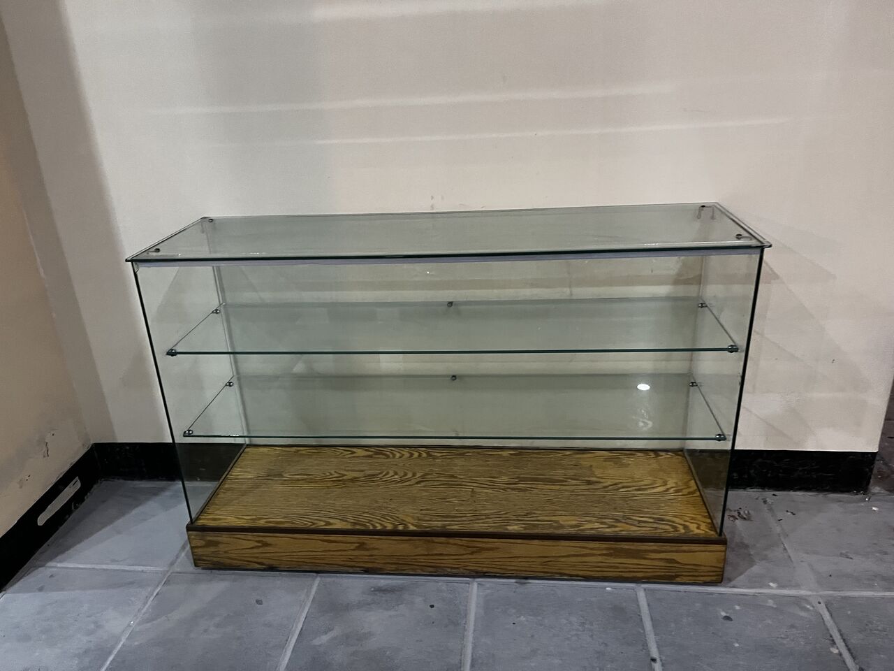 Manama, Furniture, BHD 35,  Shop Glass Counter
