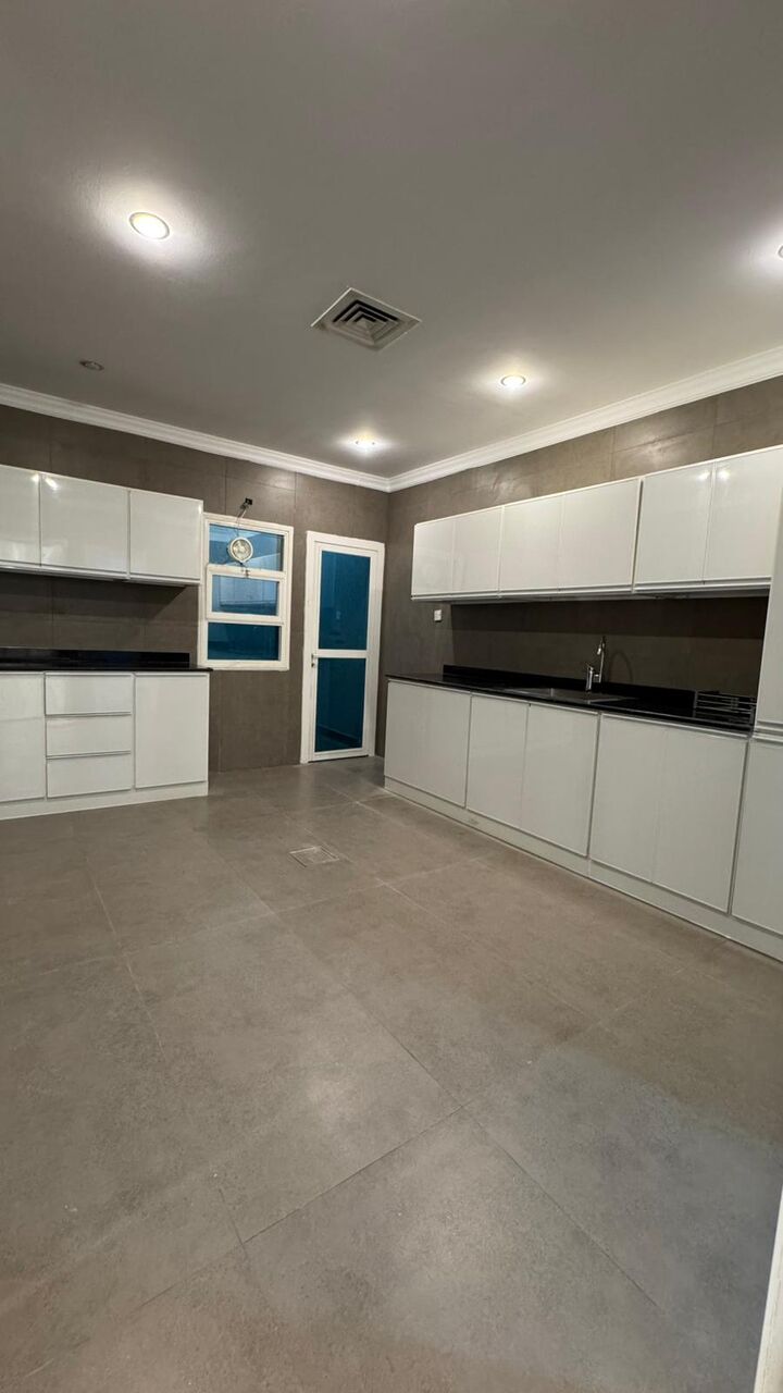 Rumaithiya, Apartments, Flats, Houses & Villas, KWD 650/month,  4 BR,  Apartment For Rent In Rumaithiya, 4 Bedrooms Including A Master Bedroom.