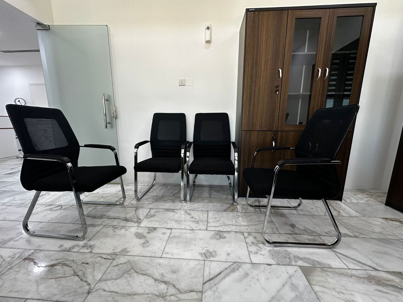 Al Seef, Offices, BHD 600,  92 Sq. Meter,  Modern Fully Furnished Office For Rent In Seef
