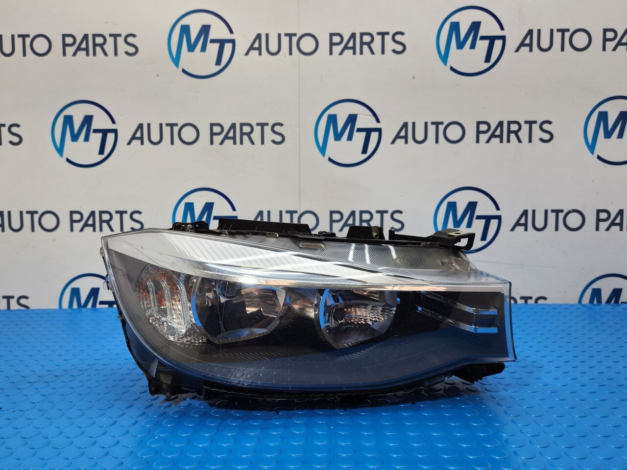 London, Auto Parts, GBP 351,  Used BMW Headlight For 3 Series, MT Auto Parts