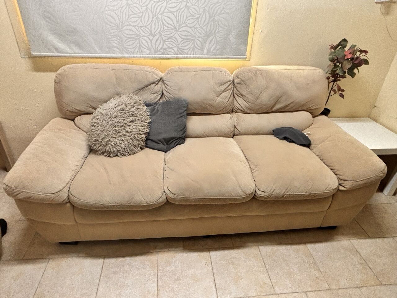 Al Rakah Al Shamaliyah, Household Items, SAR 300,  6 Seater Sofa