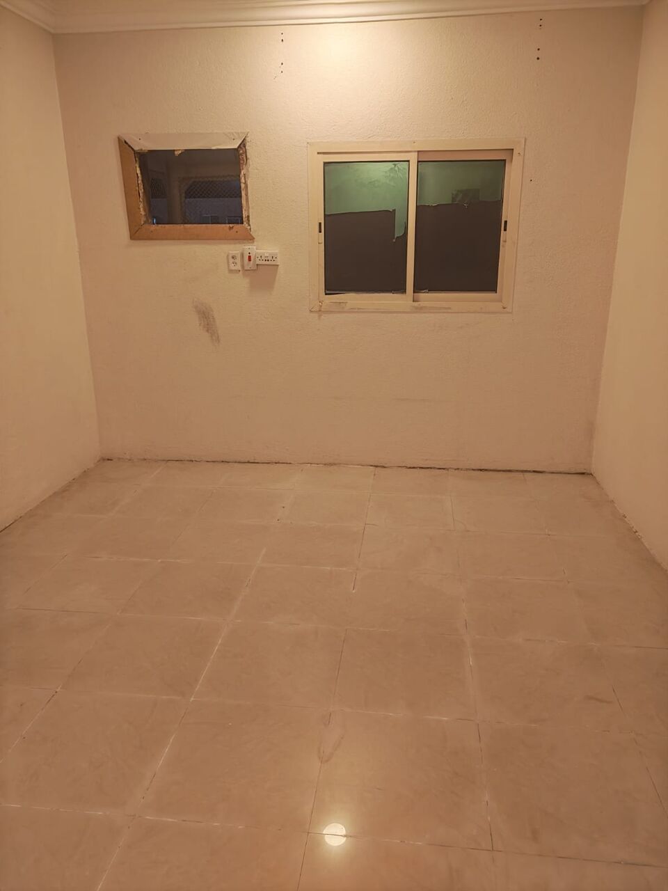 Jubail, Apartments, Flats, Houses & Villas, SAR 550/year,  2 BR,  Bed Space Available In Two Bedroom Flat For 550sr (including Electricity And Water )