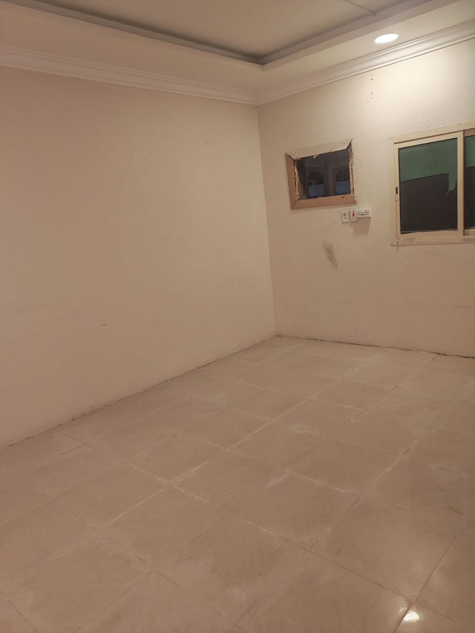 Jubail, Apartments, Flats, Houses & Villas, SAR 550/year,  2 BR,  Bed Space Available In Two Bedroom Flat For 550sr (including Electricity And Water )