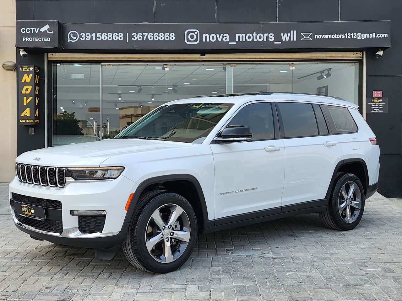 Manama, Vehicles, Cars & Trucks , BHD 14500,  Jeep Grand Cherokee Limited,  2022,  Automatic,  33000 KM,