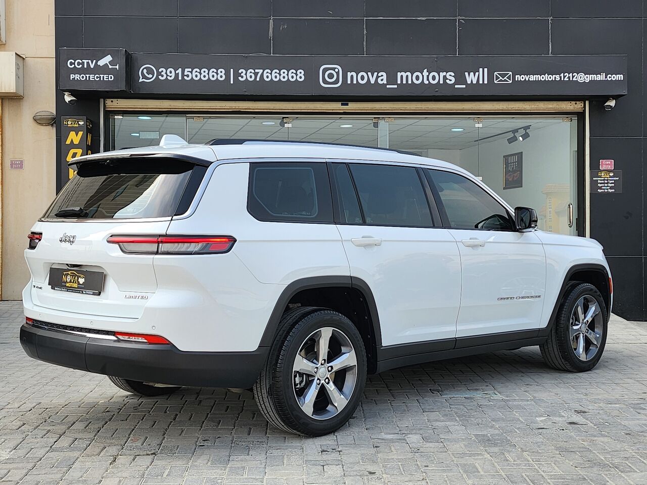 Manama, Vehicles, Cars & Trucks , BHD 14500,  Jeep Grand Cherokee Limited,  2022,  Automatic,  33000 KM,