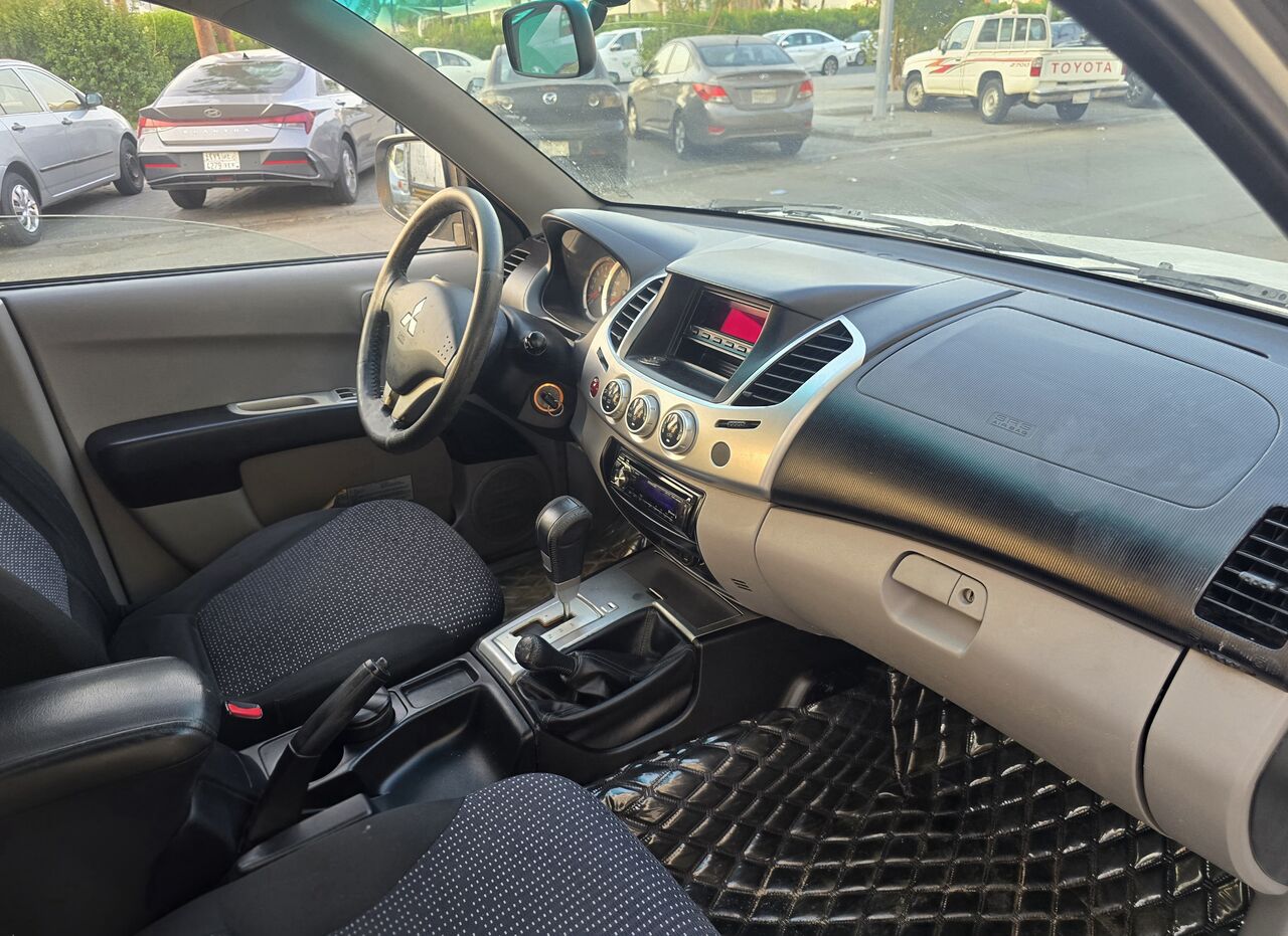 Jeddah, Vehicles, Cars & Trucks , SAR 45000,  Mistsubishi L200 Pickup,  2015,  Automatic,  136009 KM,  Mitsubishi Pickup 4x4