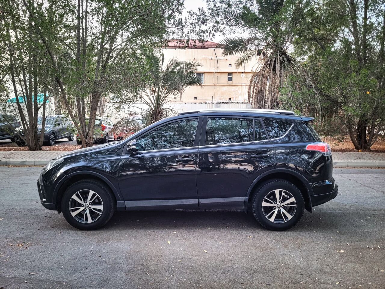 Manama, Vehicles, Cars & Trucks , BHD 5950,  Toyota RAV4,  2016,  Automatic,  138000 KM,  BLACK COLOR