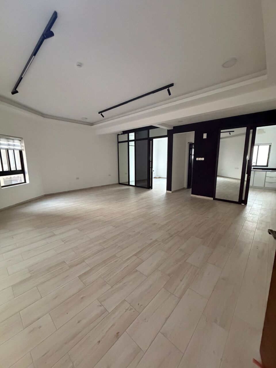 Manama, Housing Exchanges, BHD 360/month,  1 BR,  80 Sq. Meter,  Commercial Office For Rent In Seef District Direct Sea View Consists Of: Room, Bathroom, L