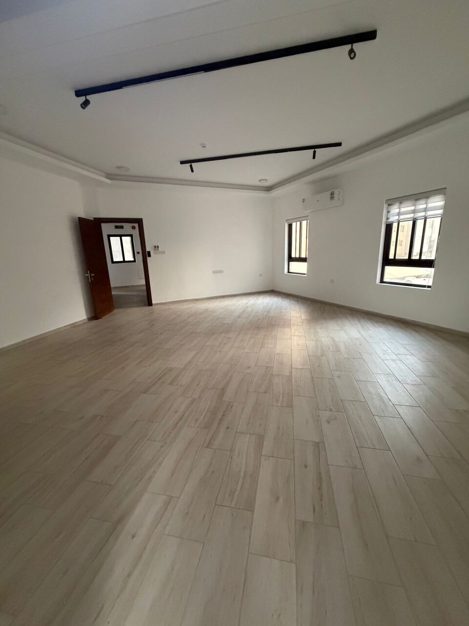 Manama, Housing Exchanges, BHD 360/month,  1 BR,  80 Sq. Meter,  Commercial Office For Rent In Seef District Direct Sea View Consists Of: Room, Bathroom, L