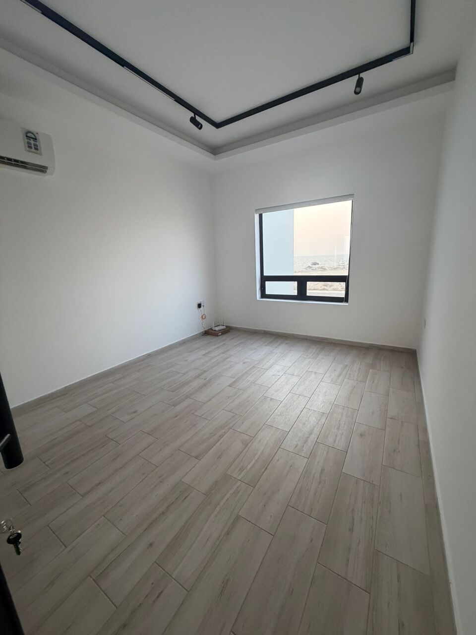 Manama, Housing Exchanges, BHD 360/month,  1 BR,  80 Sq. Meter,  Commercial Office For Rent In Seef District Direct Sea View Consists Of: Room, Bathroom, L