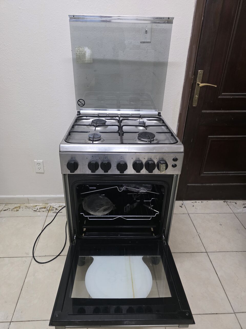 Jubail, Appliances, SAR 200,  One Cooking Range With 04 Burners And One Drawing Room Table