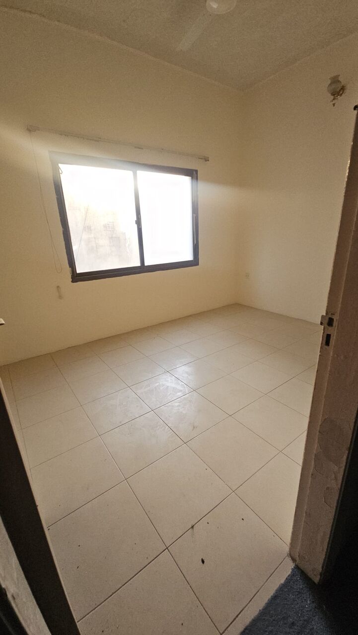 Salmaniya, Apartments, Flats, Houses & Villas, BHD 250/month,  3 BR,  3 Bedroom Unfurnished Flat For Rent Without Ewa