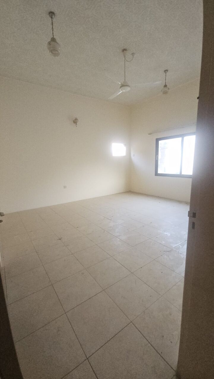 Salmaniya, Apartments, Flats, Houses & Villas, BHD 250/month,  3 BR,  3 Bedroom Unfurnished Flat For Rent Without Ewa