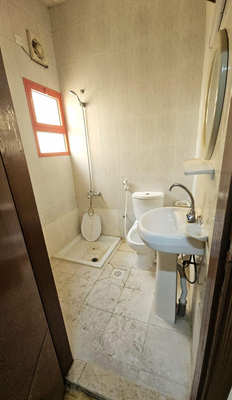Salmaniya, Apartments, Flats, Houses & Villas, BHD 250/month,  3 BR,  3 Bedroom Unfurnished Flat For Rent Without Ewa