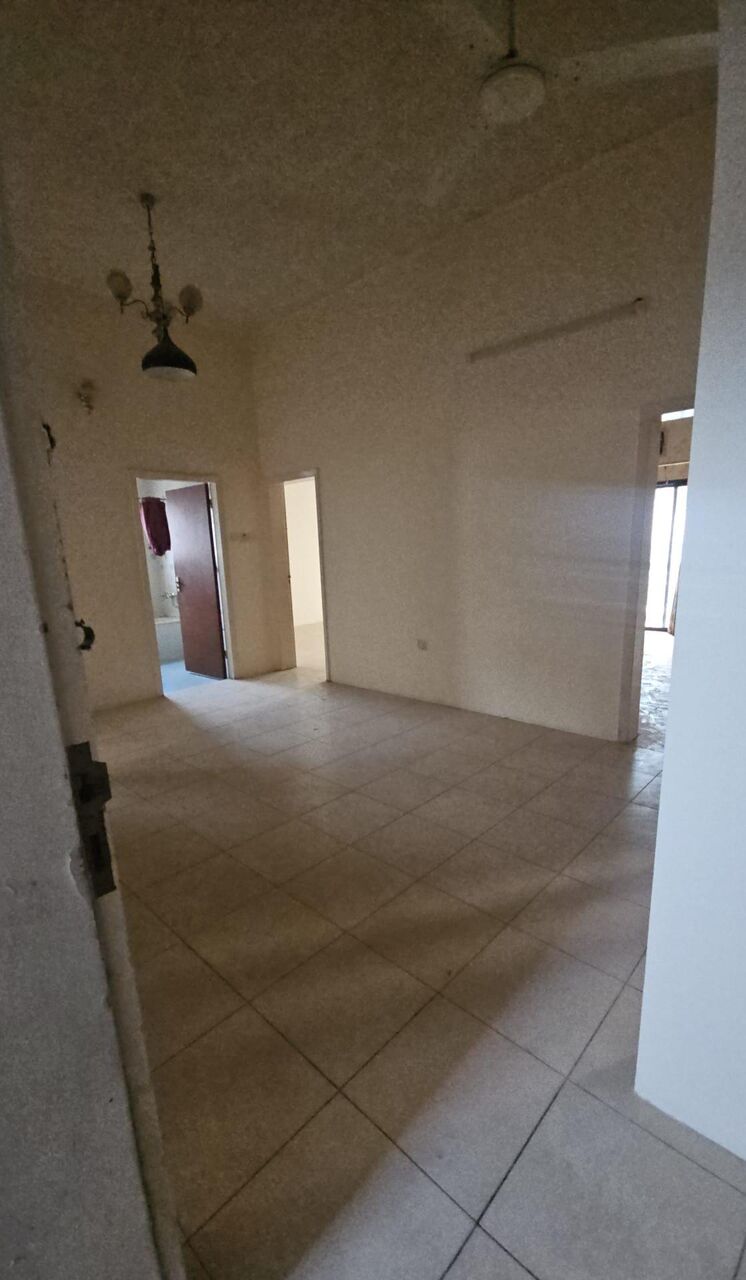 Salmaniya, Apartments, Flats, Houses & Villas, BHD 250/month,  3 BR,  3 Bedroom Unfurnished Flat For Rent Without Ewa