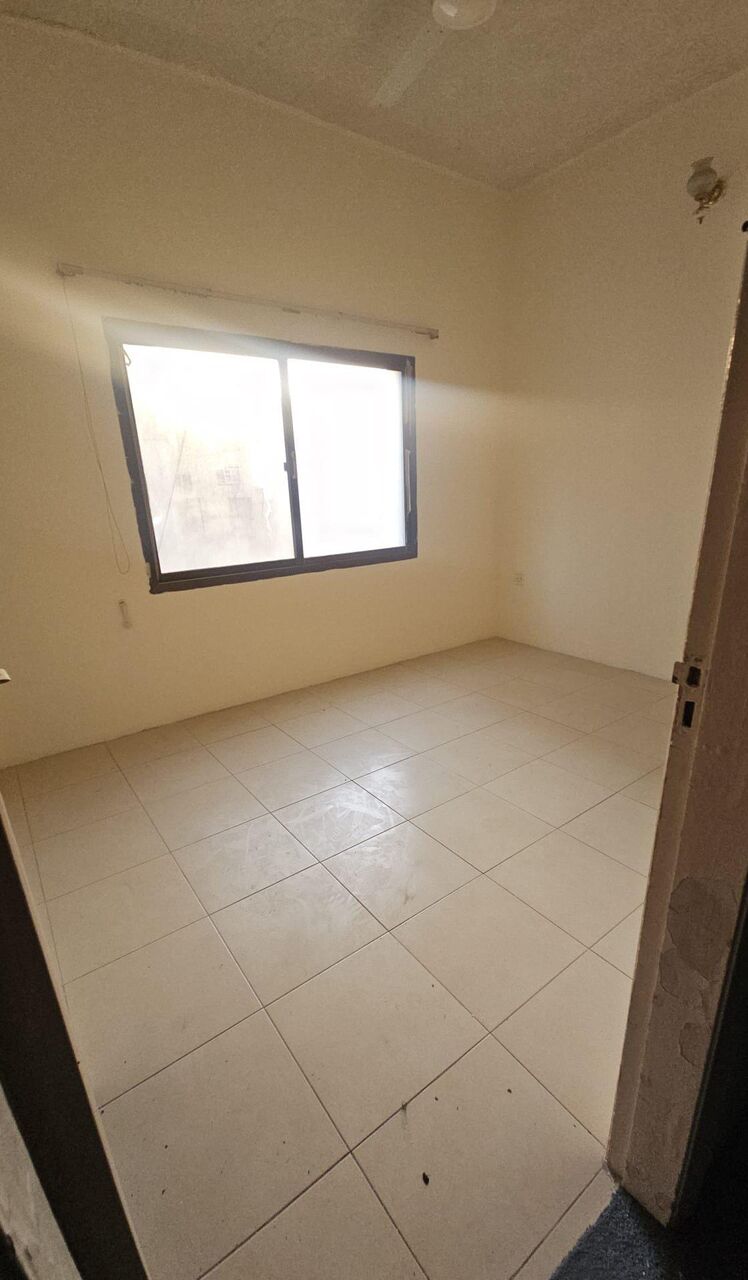 Salmaniya, Apartments, Flats, Houses & Villas, BHD 250/month,  3 BR,  3 Bedroom Unfurnished Flat For Rent Without Ewa