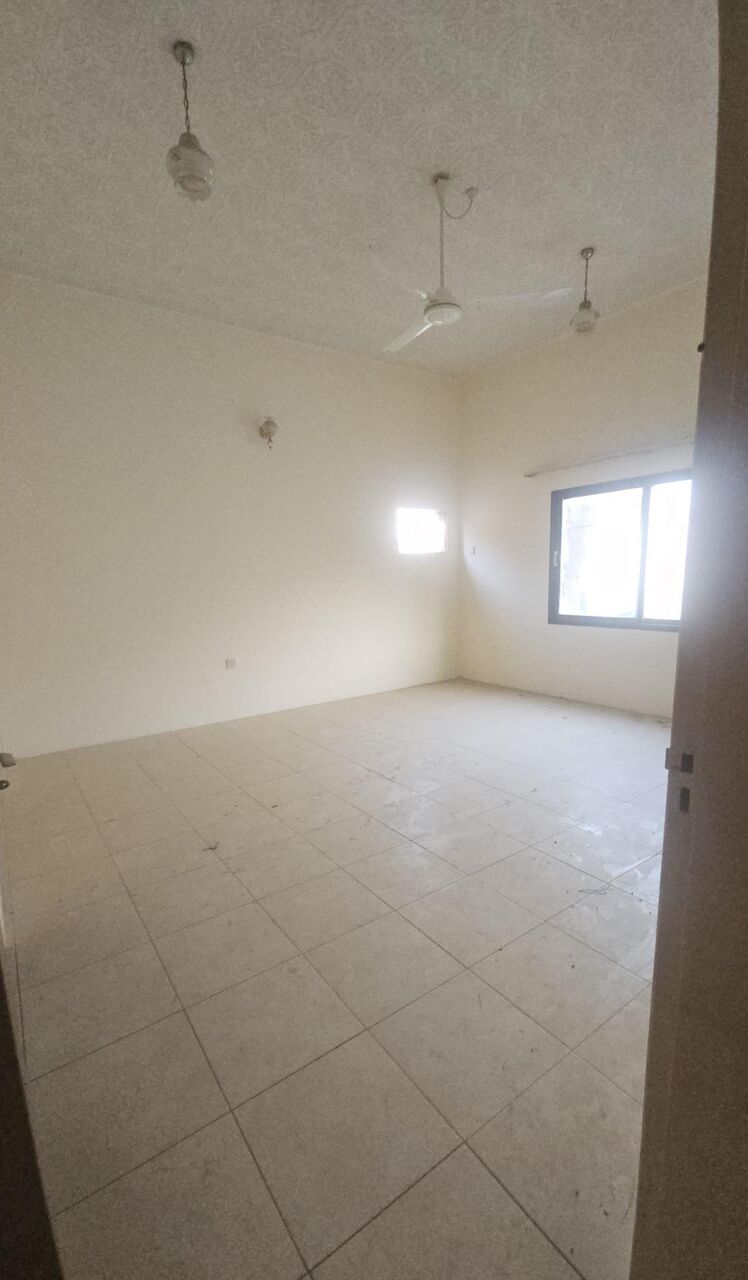 Salmaniya, Apartments, Flats, Houses & Villas, BHD 250/month,  3 BR,  3 Bedroom Unfurnished Flat For Rent Without Ewa