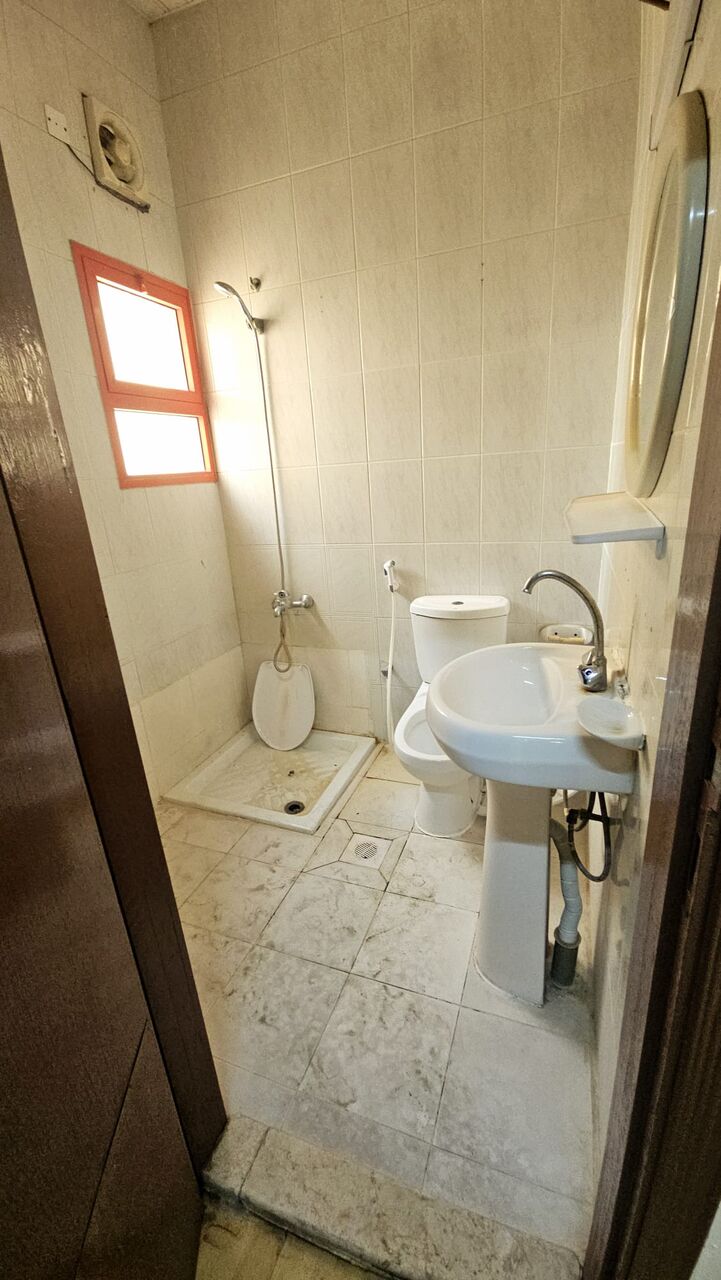 Salmaniya, Apartments, Flats, Houses & Villas, BHD 250/month,  3 BR,  3 Bedroom Unfurnished Flat For Rent Without Ewa