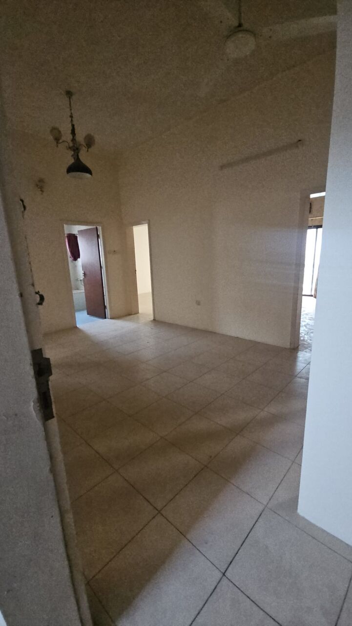Salmaniya, Apartments, Flats, Houses & Villas, BHD 250/month,  3 BR,  3 Bedroom Unfurnished Flat For Rent Without Ewa
