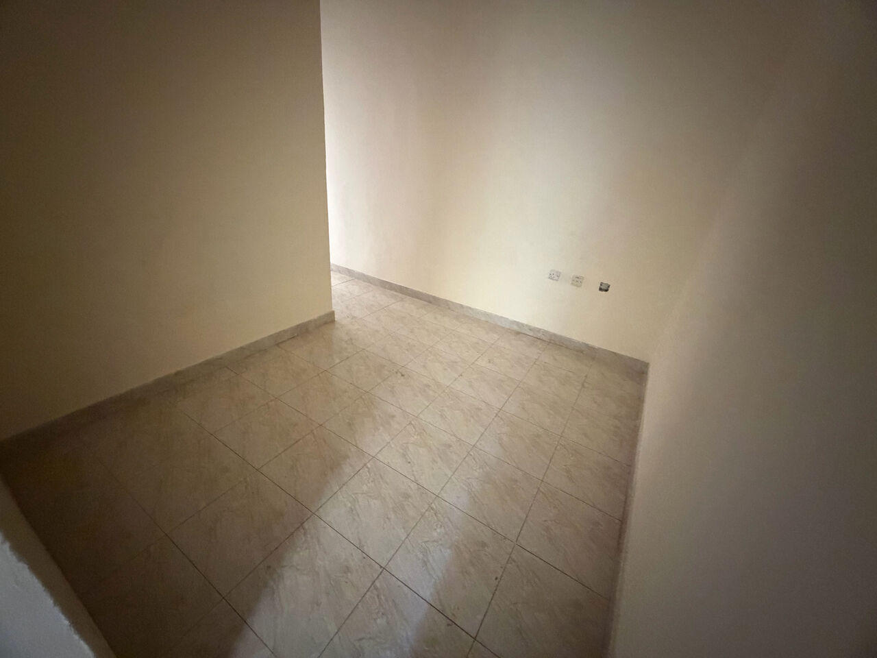 Salmaniya, Apartments, Flats, Houses & Villas, BHD 110/month,  1 BR,  1 Bedroom Flat For Rent Withot Ewa