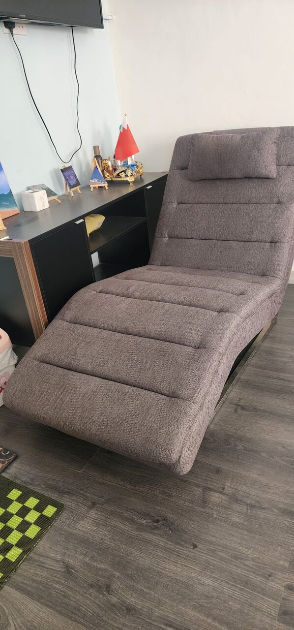 Busaiteen, Furniture, BHD 35,  Chaise Lounge Chair / Reclining Lounge Chair- Excellent Condition