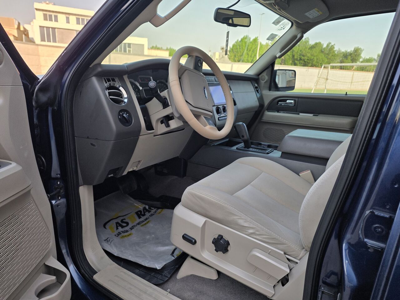 Jubail, Vehicles, Cars & Trucks , SAR 52000,  Ford Expedition,  2014,  Automatic,  171000 KM,    Blue Short Chasis For Sale In Excellent Condition