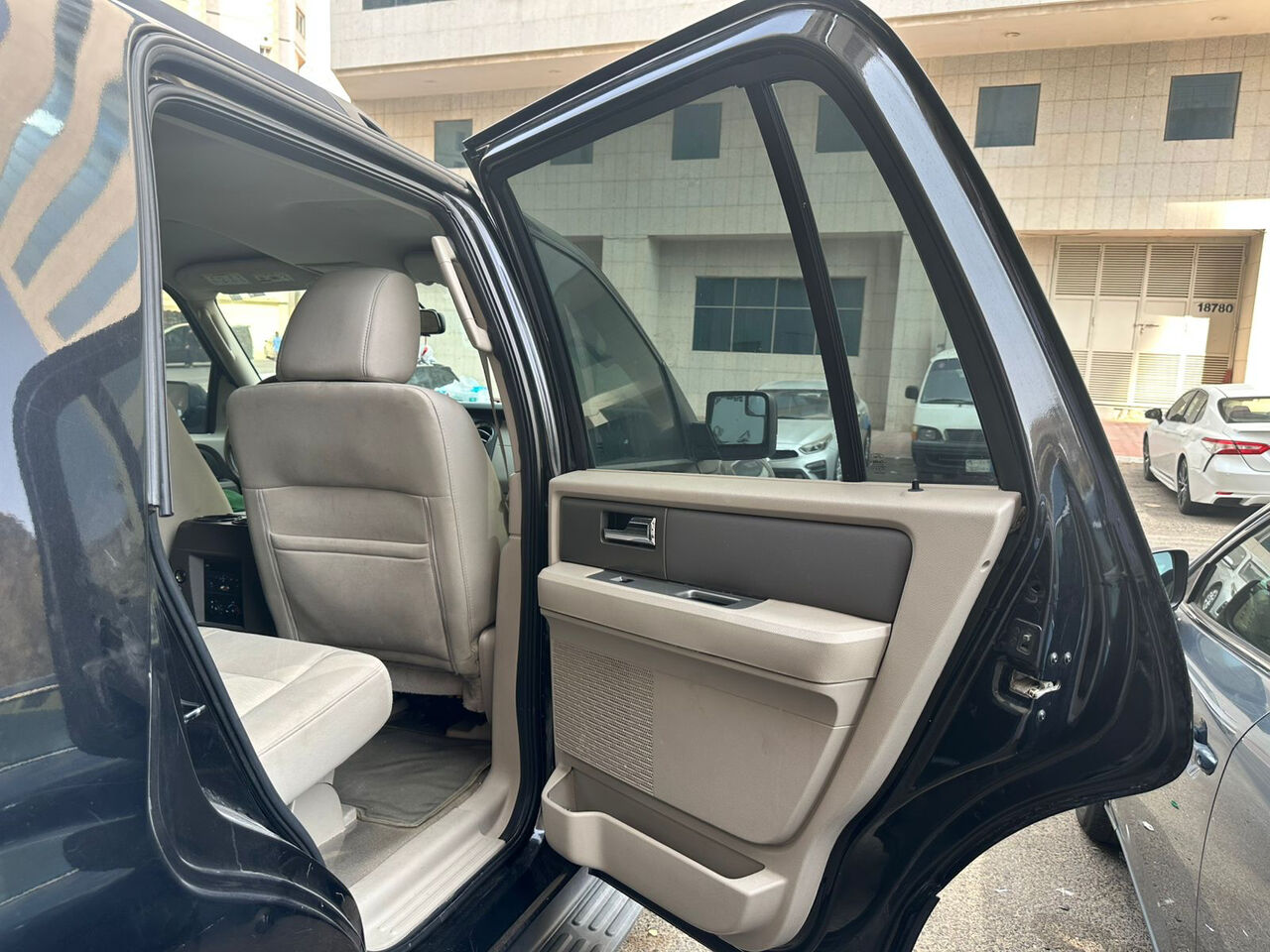 Madinah, Vehicles, Cars & Trucks , SAR 45000,  Ford Expedition,  2013,  Automatic,  244000 KM,