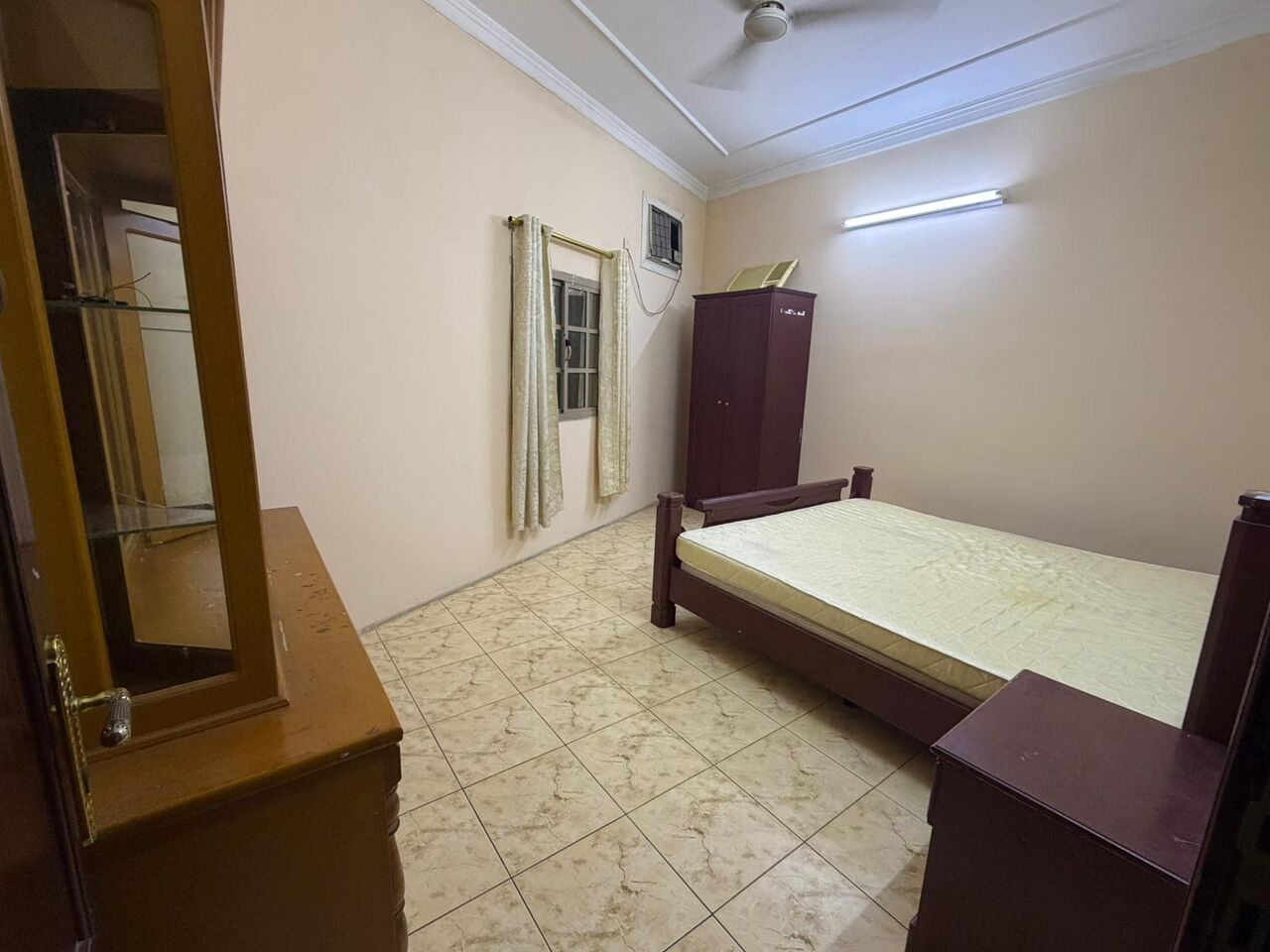 Salmaniya, Apartments, Flats, Houses & Villas, BHD 220/month,  2 BR,  1 BHK Furnished Apartment For Rent &ndash; Salmaniya 2 Bedroom,1 Bathroom,BHD 220 ,EWA Limit 30.