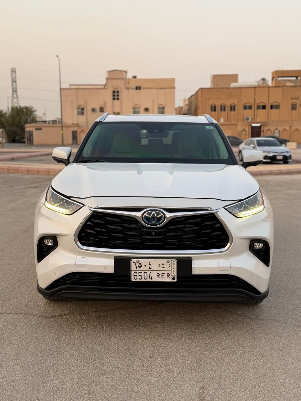 Riyadh, Vehicles, Cars & Trucks , SAR 127500,  TOYOTA HIGHLANDER,  2023,  Automatic,  85000 KM,  HYBRID LIMITED OPTION 2