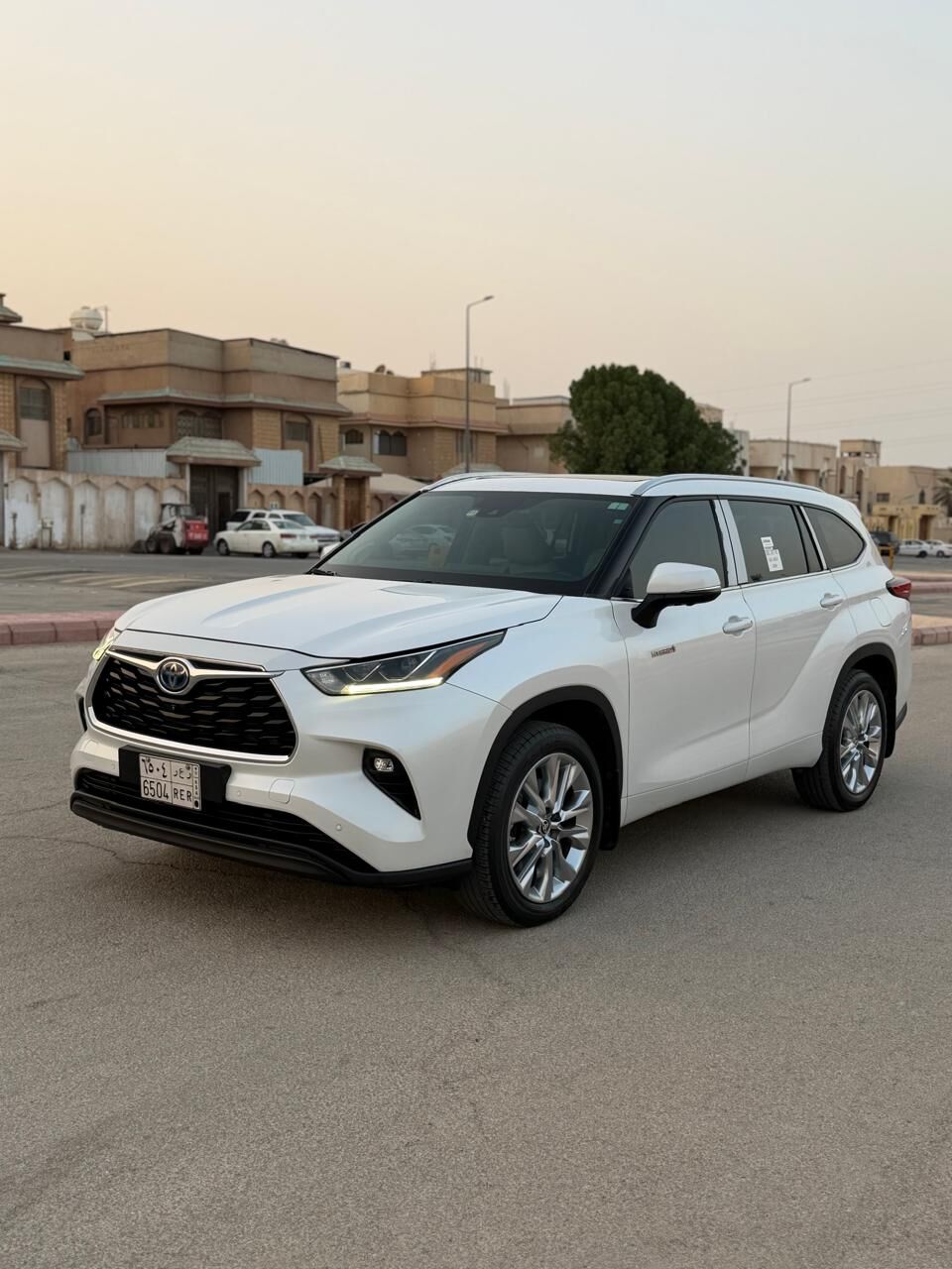Riyadh, Vehicles, Cars & Trucks , SAR 127500,  TOYOTA HIGHLANDER,  2023,  Automatic,  85000 KM,  HYBRID LIMITED OPTION 2