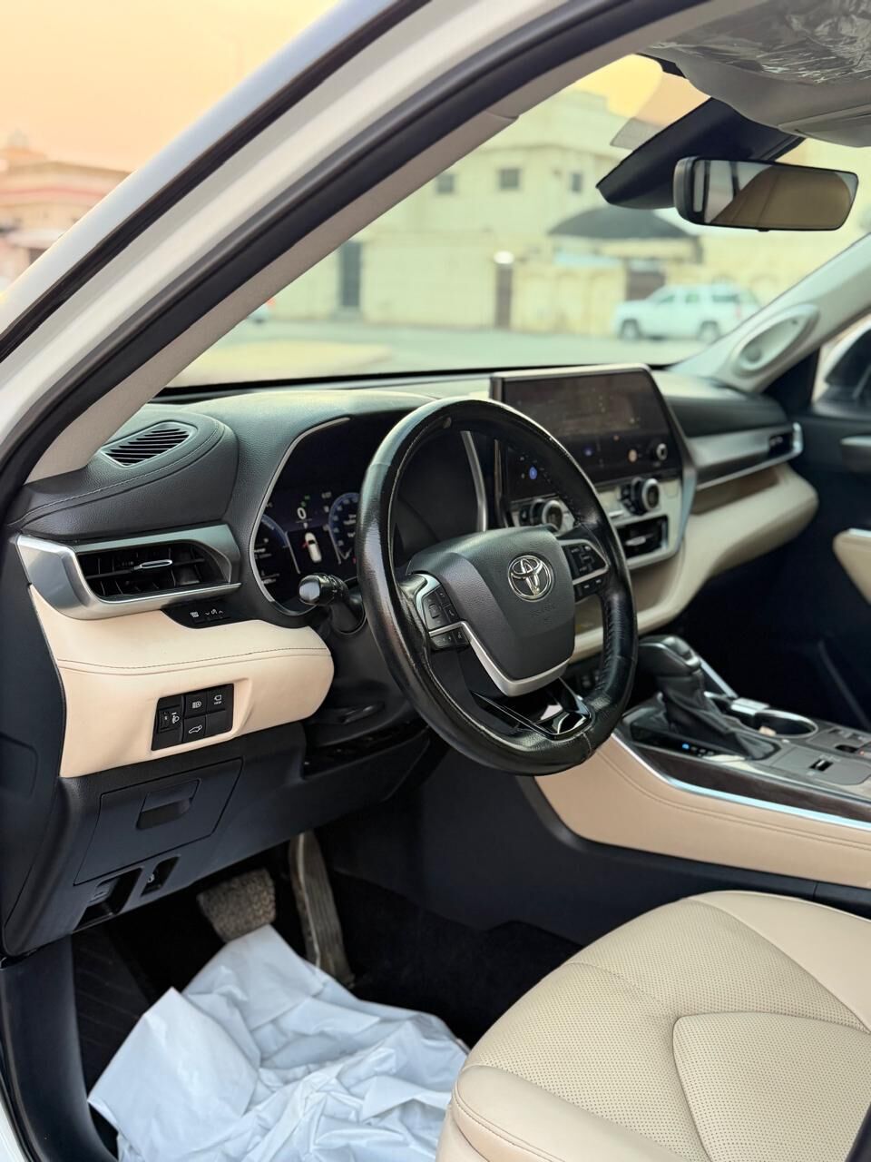 Riyadh, Vehicles, Cars & Trucks , SAR 127500,  TOYOTA HIGHLANDER,  2023,  Automatic,  85000 KM,  HYBRID LIMITED OPTION 2