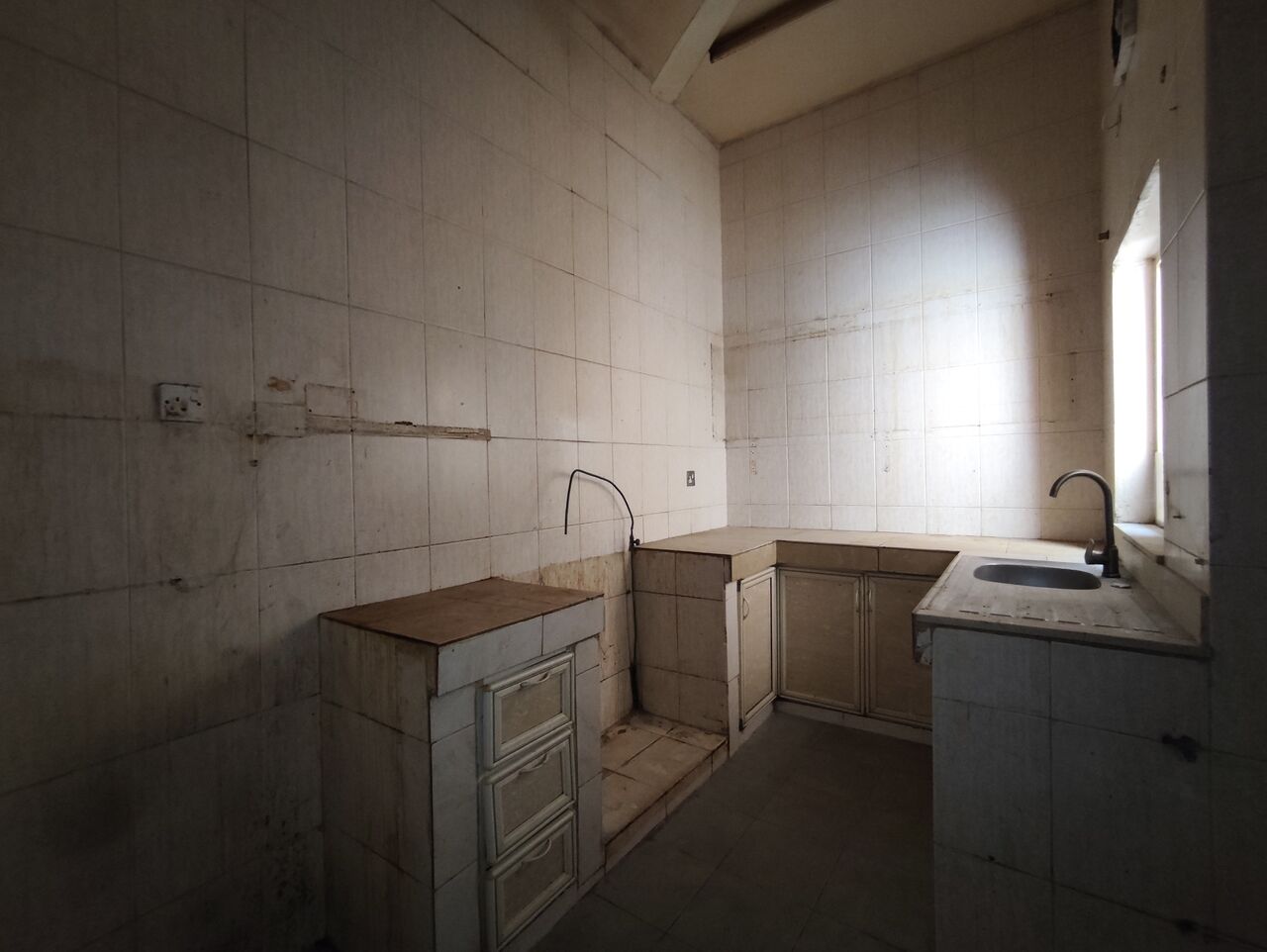 Jidhafs, Apartments, Flats, Houses & Villas, BHD 110/year,  2 BR,  Jidhafs:- 2Bhk Unfurnished Flat On Rent ..