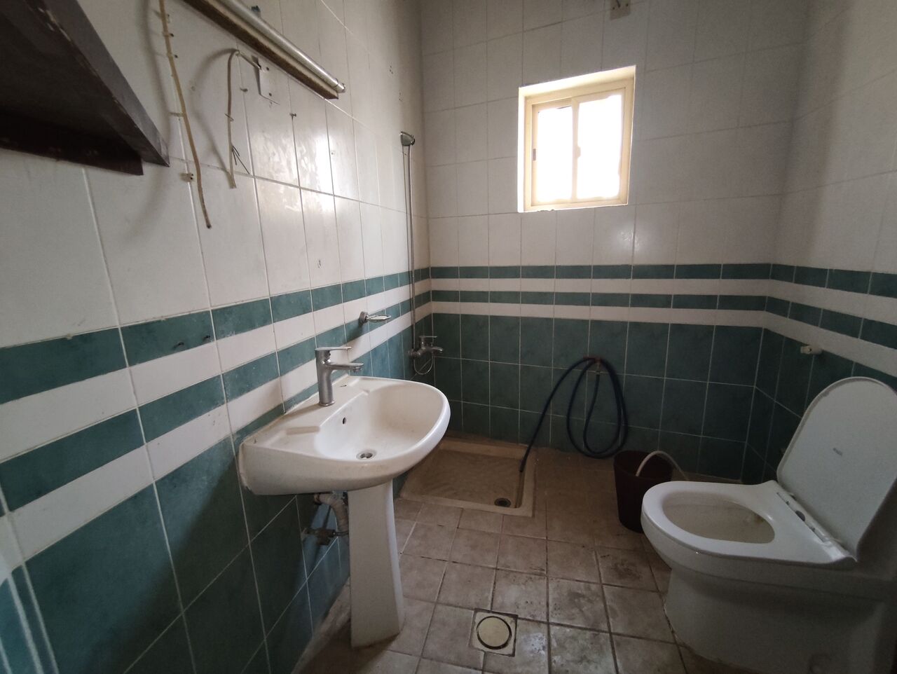 Jidhafs, Apartments, Flats, Houses & Villas, BHD 110/year,  2 BR,  Jidhafs:- 2Bhk Unfurnished Flat On Rent ..