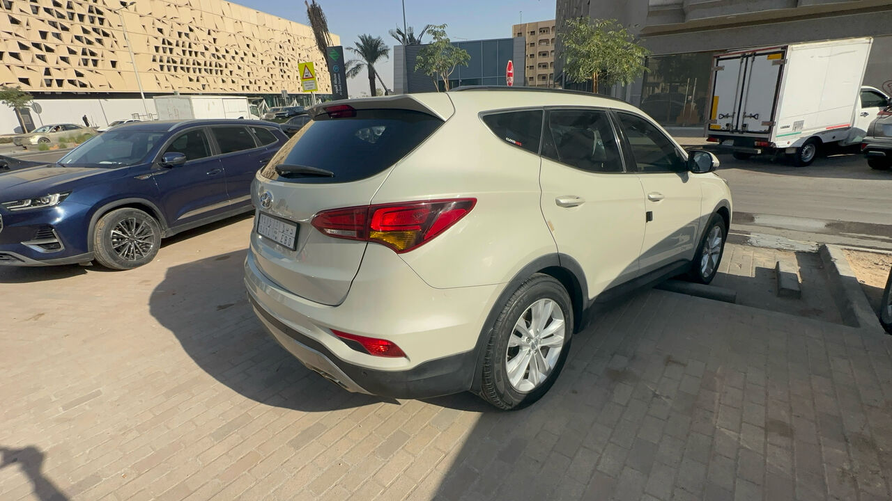 Riyadh, Vehicles, Cars & Trucks , SAR 48000,  Hyundai Santa Fe,  2017,  Automatic,  188000 KM,